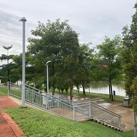 Absyar Homestay Selasih Putrajaya Buitenkant foto